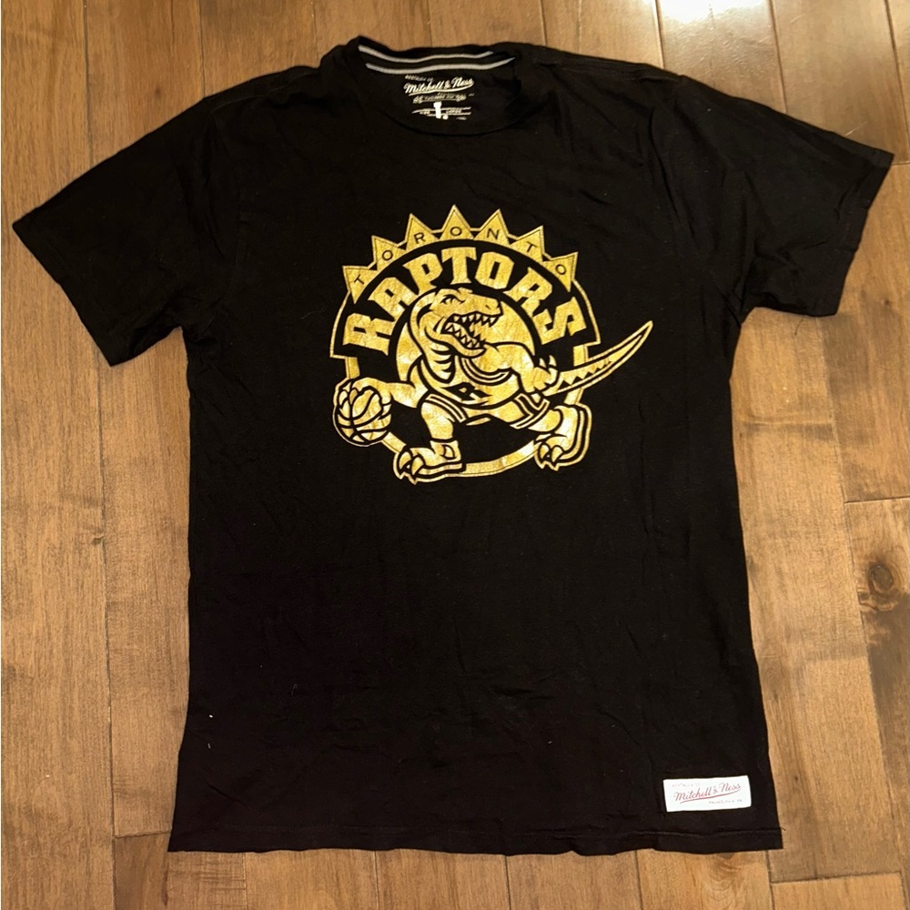 (3/$25) Mitchell and Ness Raptors Size Large Black and Gold T-Shirt - 🔥🦖